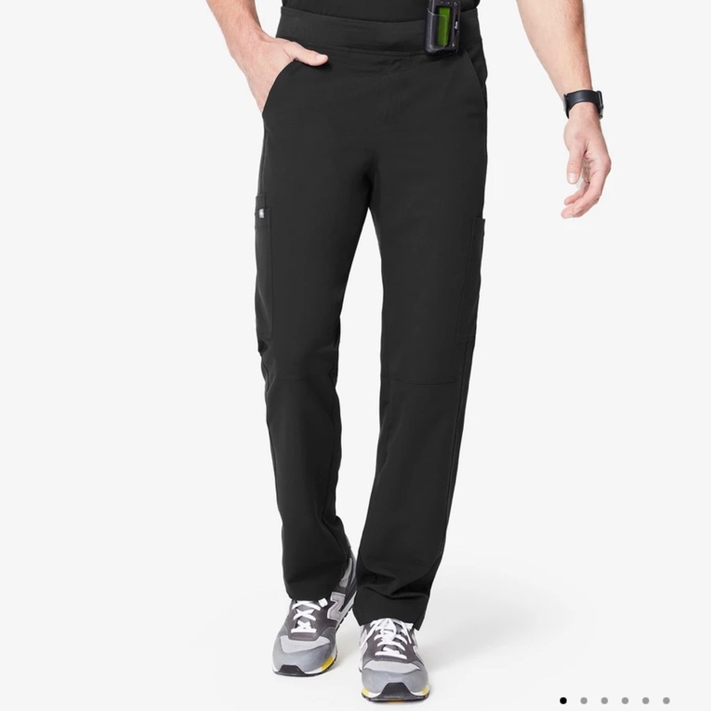 Men’s black figs Axim cargo scrub pant size M